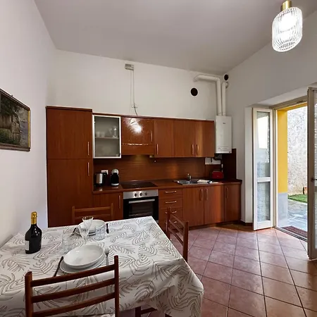 Gemma - Larihome A81 Apartman *